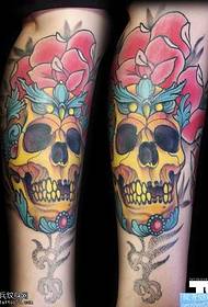 Modello di tatuaggio di ittero sulla gamba