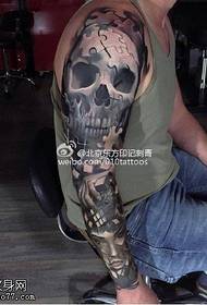 Iphethini le-tattoo skull tattoo