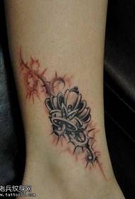 Leg crown tattoo pattern
