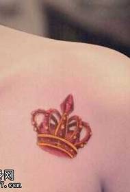 На рамену златна круна тетоважа узорак