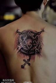 Задній ланцюжок хрест татуювання візерунок