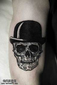 Modello di tatuaggio leccare le gambe