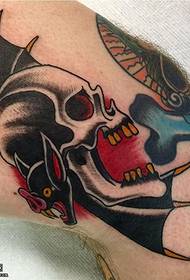 Modello di tatuaggio teschio di spalla pipistrello
