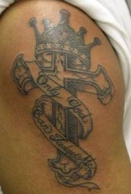 Modello di tatuaggio da uomo con corona a croce