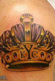 Modello tatuaggio braccio corona d'oro