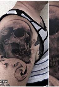 Modello di tatuaggio tatuaggio realistico spalla