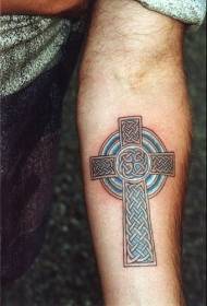 Ang sumbanan nga celtic knot cross color arm tattoo nga parisan