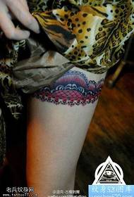 Lace tattoo pattern popular in the leg trend