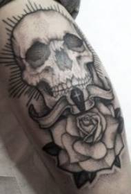 I-Shantou Tattoos Izitayela ezahlukahlukene zama-tattoo e-skull yokudala