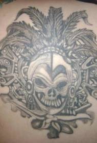 Esquena crani asteca amb patró de tatuatge de plomes
