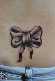 Majhen lok tatoo na pasu