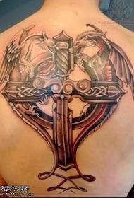 Modello di tatuaggio croce atmosferica moda posteriore