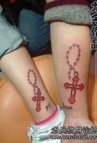 最好的纹身:情侣链条十字架文身图案图片