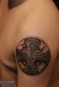 Mga sumbanan sa tattoo nga tot cross sa totem