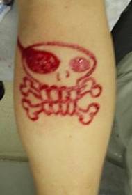 Modello di tatuaggio di carne tagliata al braccio