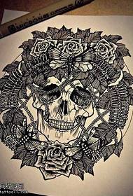 Modello di tatuaggio bocciolo di rosa