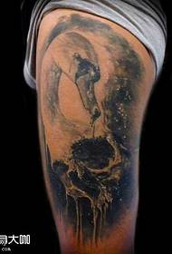 Padrão de tatuagem de ganso na perna