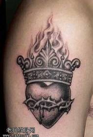Modello tatuaggio braccio amore nero corona