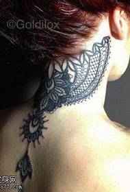 Vzorec tetovaže čipke totem na vratu