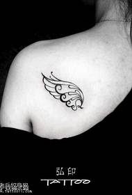 Modello tatuaggio ala spalla