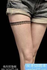 Motif de tatouage de dentelle de jambe