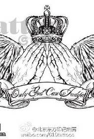Käsikirjoitus kruunu siipien tatuointi malli