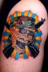 Узорак за тетоважу пиштоља у боји рамена у боји