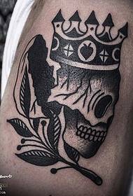Modello di tatuaggio teschio spalla grigio nero