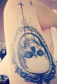 Leg fashion skull tattoo pattern
