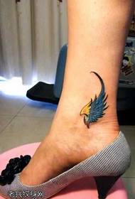 Wzór tatuażu skrzydeł nóg