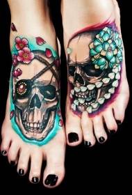 Колір татуювання візерунком для ніг