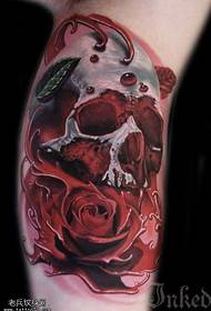 Jalkojen nuoleminen ruusu tatuointi malli