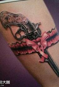Uzorak za tetovažu pištolja od čipke za noge