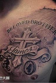 Uzorak tetovaža prsa križ