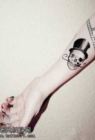 Modello di tatuaggio teschio braccio moda