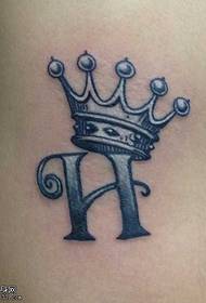 Ručni crno sivi uzorak tetovaže krune