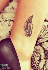 Padrão de tatuagem de asas de perna
