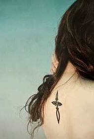 Татуировка с крестом на спине