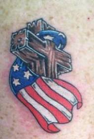 क्रॉस टॅटू पॅटर्नवर अमेरिकन ध्वज सुतळी