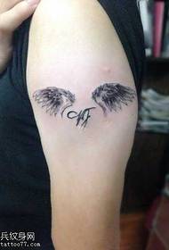 Modello di tatuaggio ali di braccio