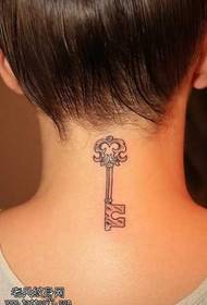 Motif de tatouage clé du cou