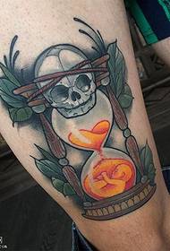 Thigh's timglas tatueringsmönster