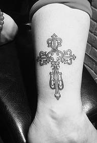 Speciala ŝika kruca ŝablona tatuaje