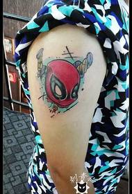 Modello tatuaggio teschio spazio spalla