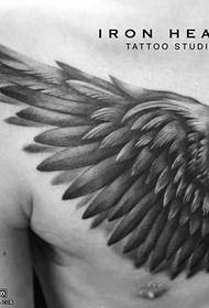 Mellkasi szárnyak tetoválás minta