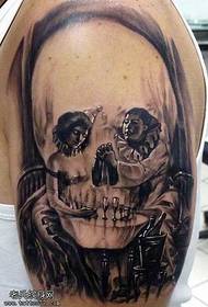 Modello tatuaggio braccio tozzo