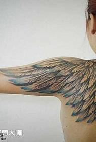 Half onhandig vleugels tattoo patroon