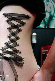 Uzorak tetovaže luka u struku