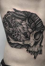 Modello di tatuaggio del tatuaggio grande addominale classico