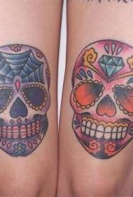 Immagini del tatuaggio del cranio colorato gambe femminili
